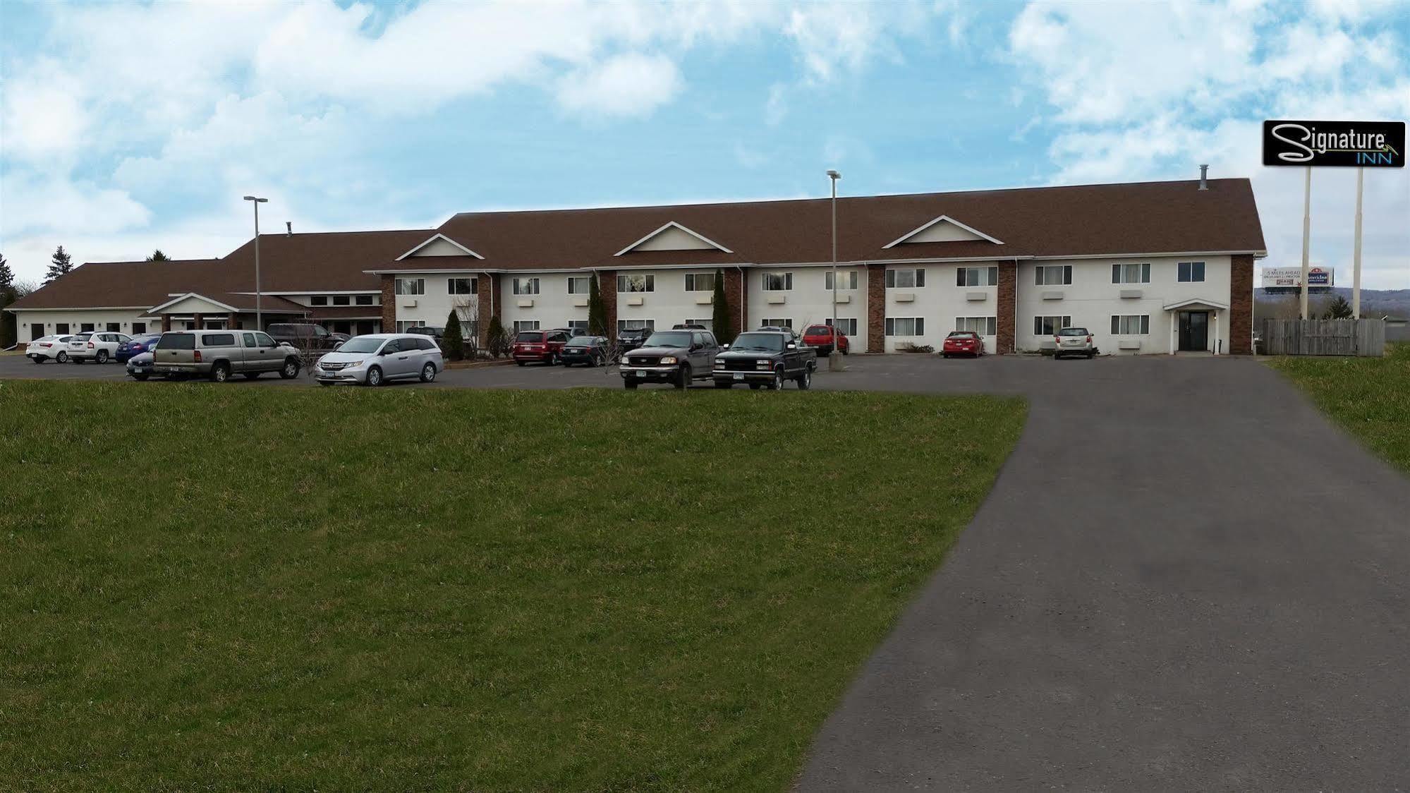 Boarders Inn & Suites By Cobblestone Hotels Superior Exterior photo
