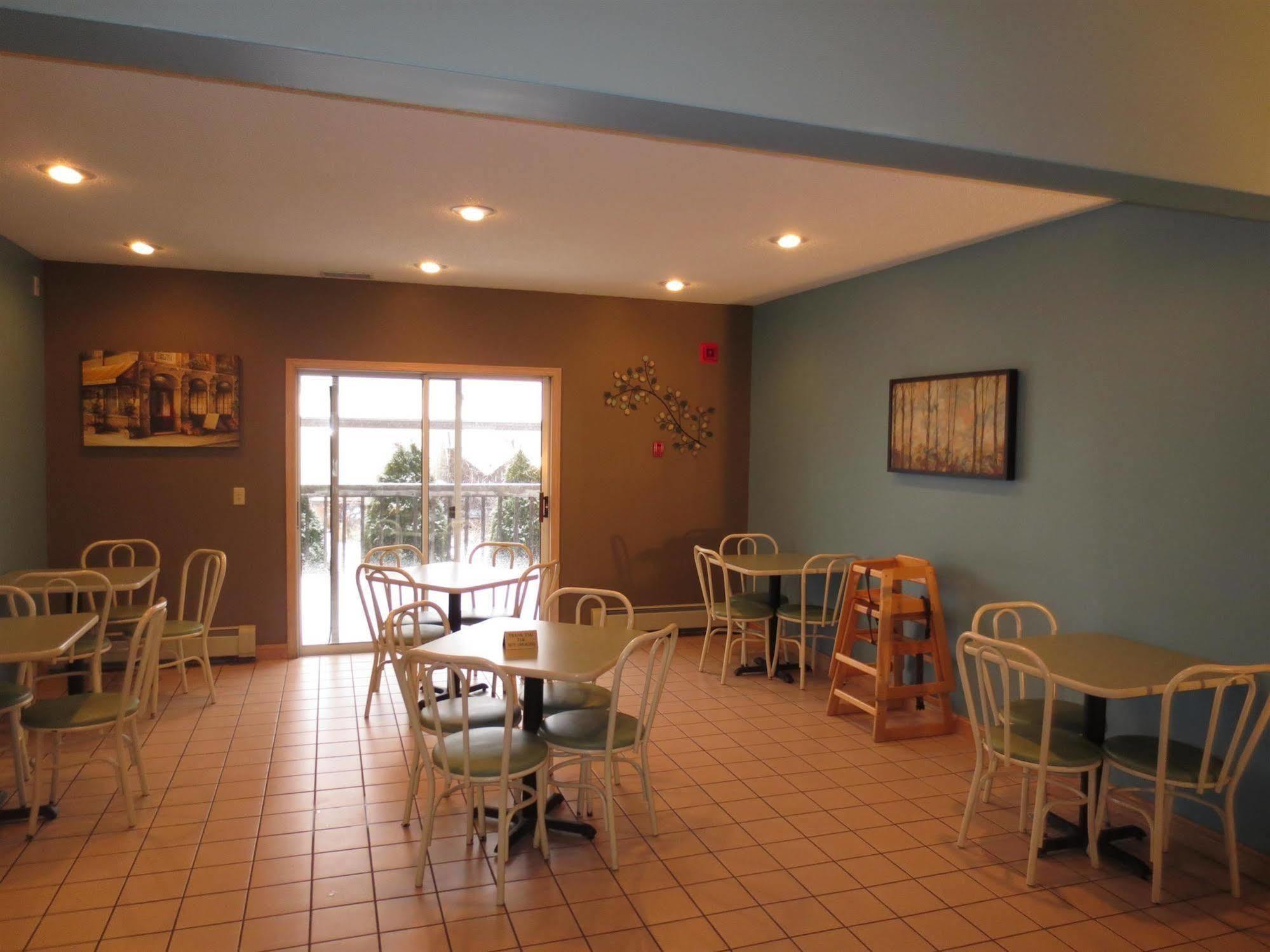 Boarders Inn & Suites By Cobblestone Hotels Superior Exterior photo